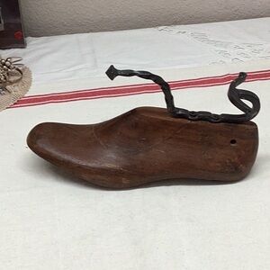 Wooden shoe hanger